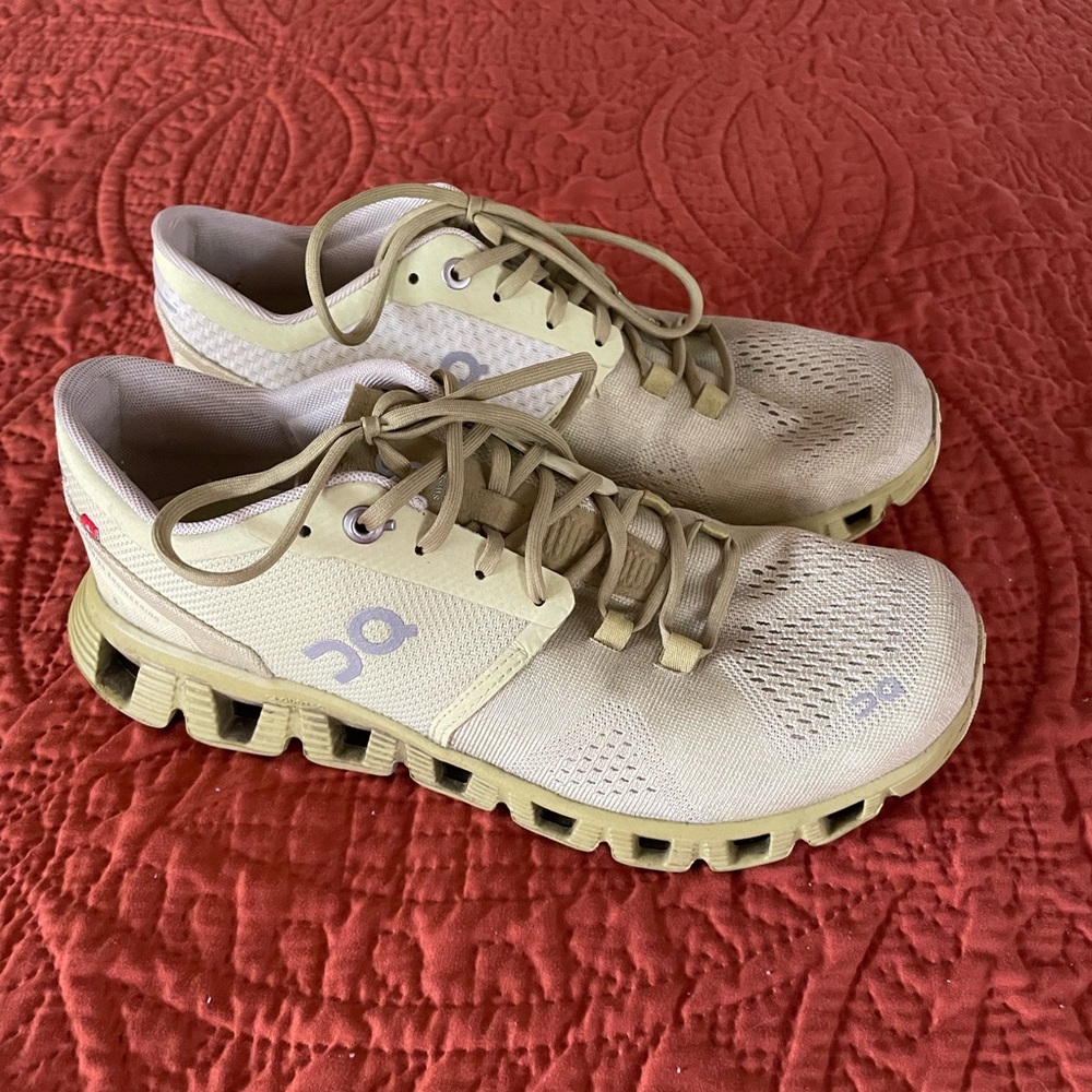 Oncloud running shoes